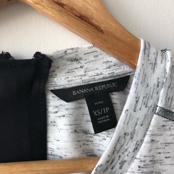 Banana Republic Heather White/Black Crew Neck - Picture 3 of 4